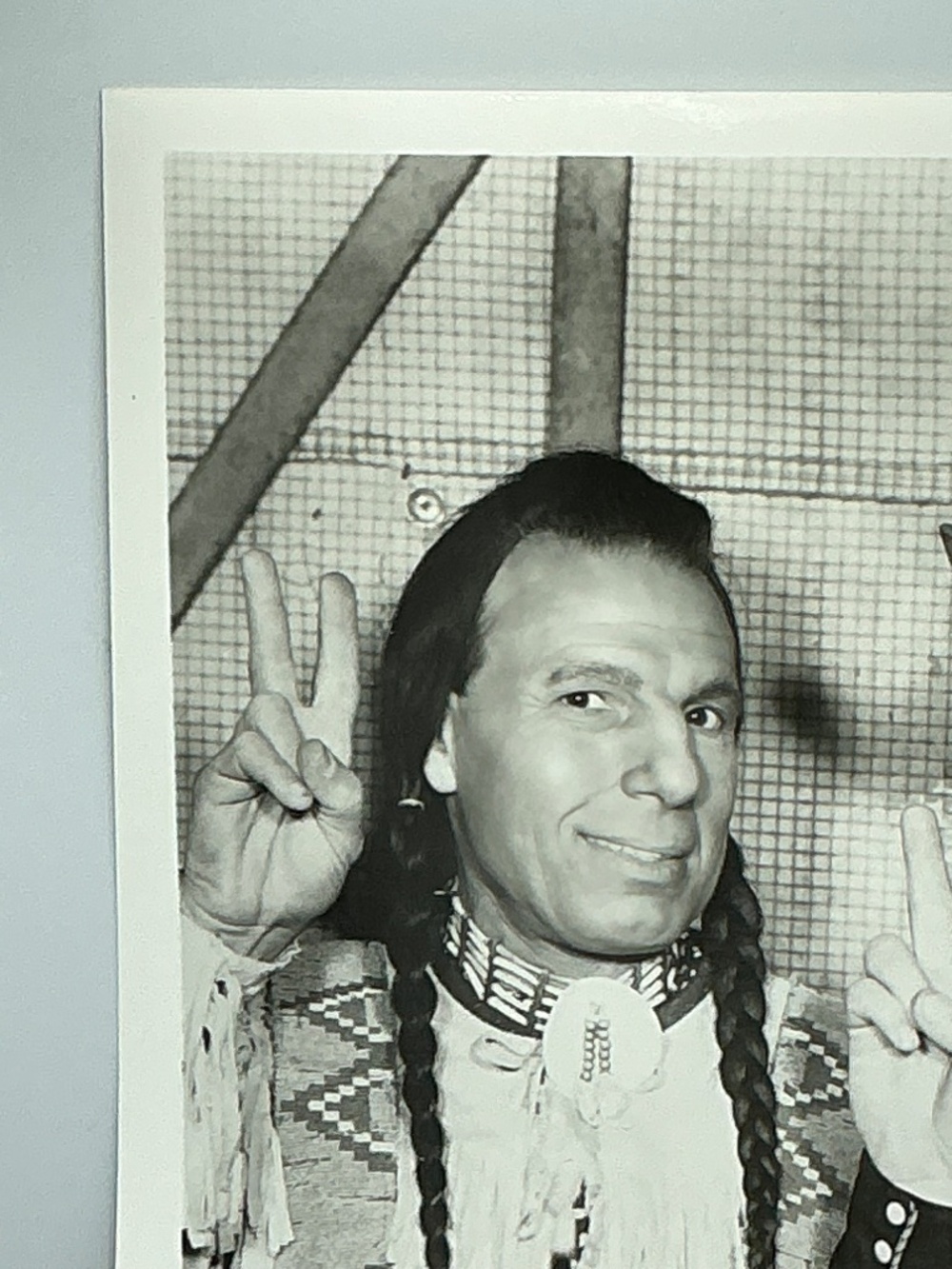 Roy Rogers & Iron Eyes Cody B&W Western Photo Peace Sign 8x10 1990 - Picture 2 of 6